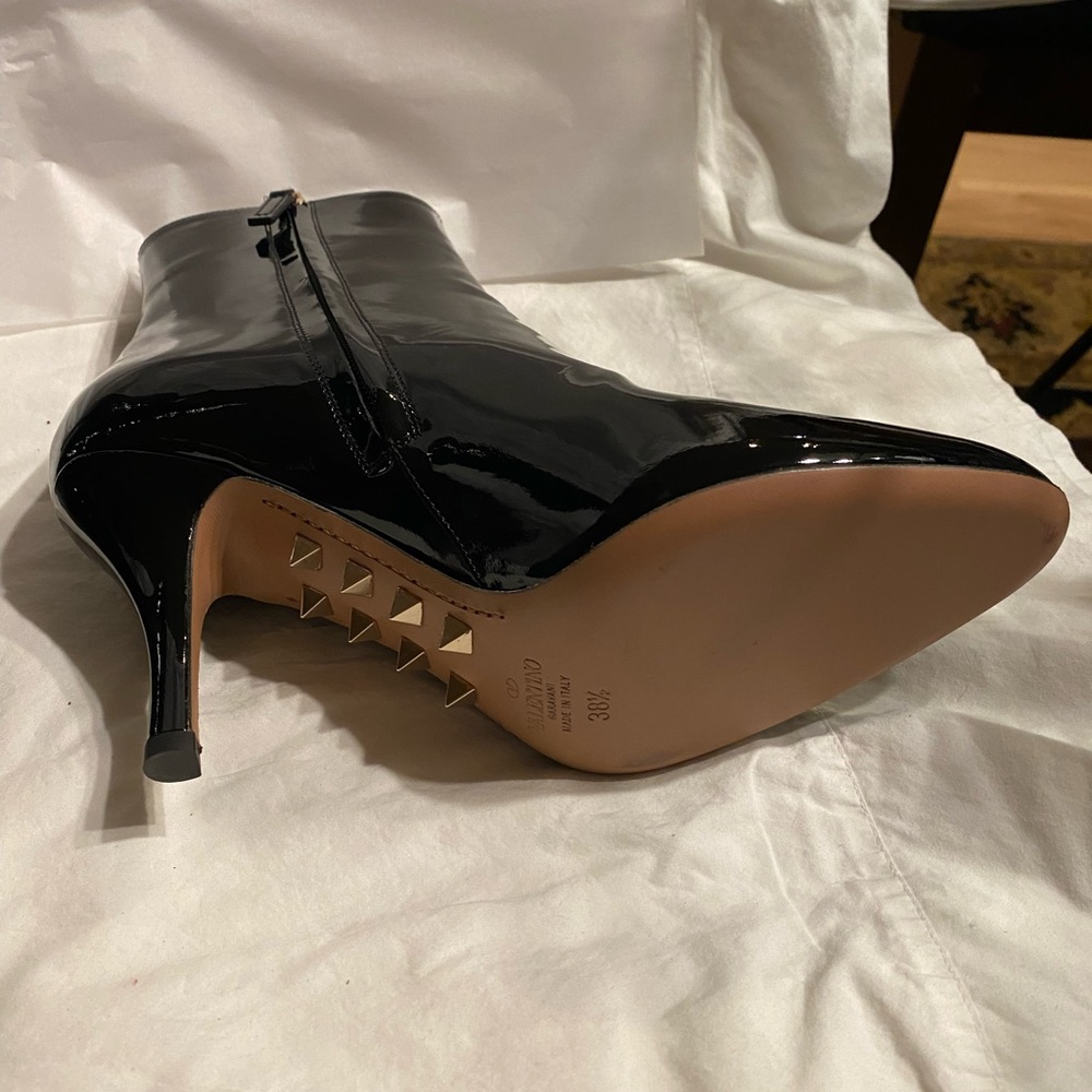 Valentino Garavani Glossy Black Patent Leather Heeled Boots - Picture 3 of 6